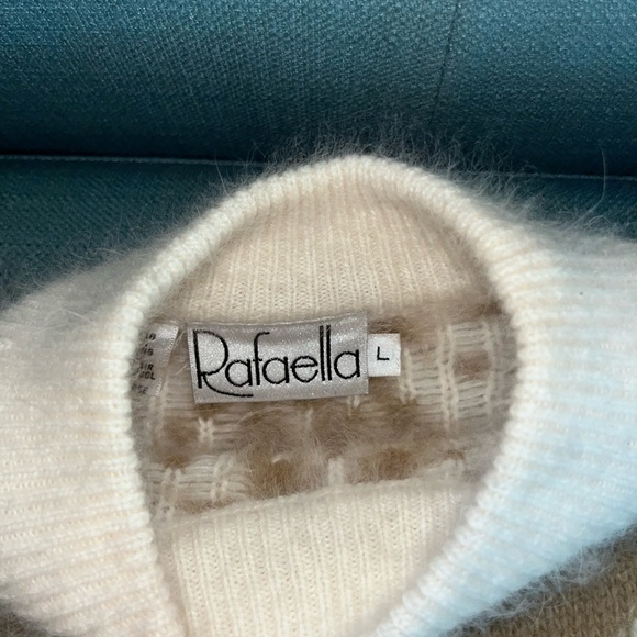 Women’s soft holiday sweater - Picture 2 of 4